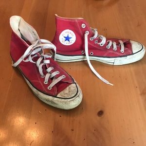 Vintage Hi Top Converse in red